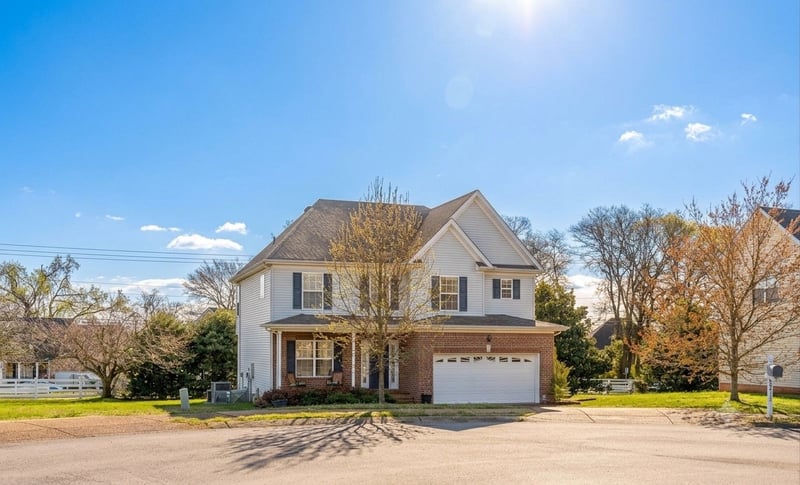 2012 Trenton Dr, Spring Hill, TN 37174
