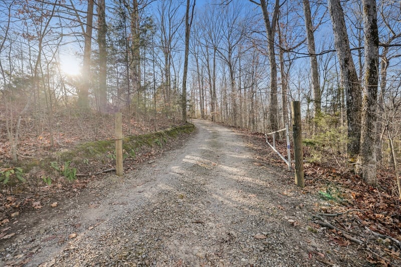 725 Calvert Ridge Rd, Westmoreland, TN 37186