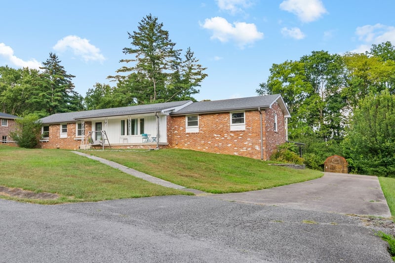 913 Branch Rd, Clarksville, TN 37043