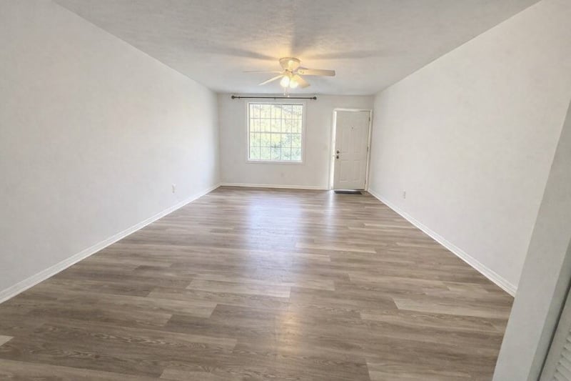 213 Oak Grove Dr, Nashville, TN 37217