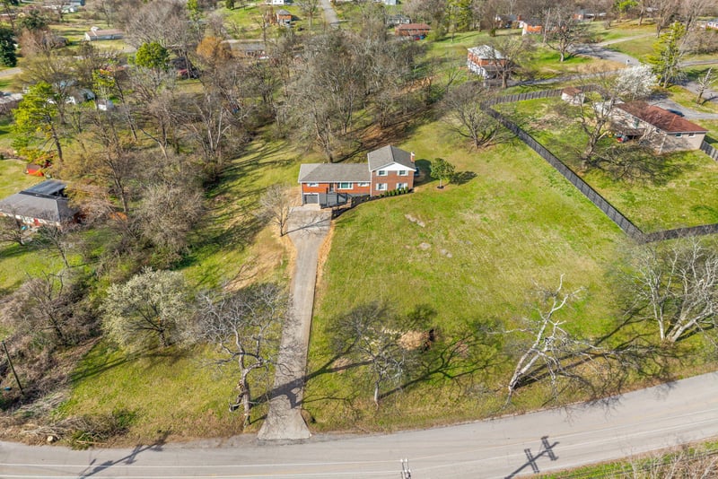 1320 Bellshire Dr, Nashville, TN 37207