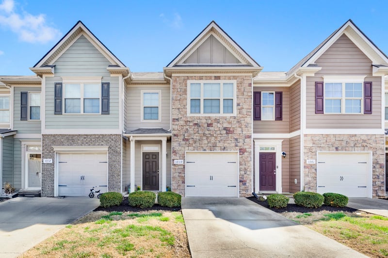 3939 Cannonsgate Ln, Murfreesboro, TN 37128