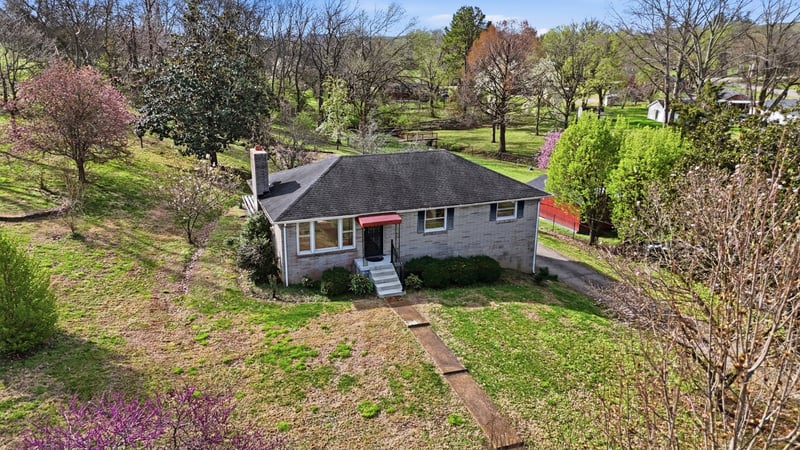 3921 Banbury Dr, Nashville, TN 37207