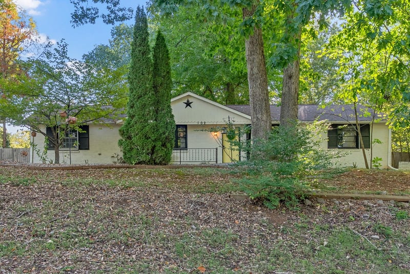 102 Preston Dr, Clarksville, TN 37042
