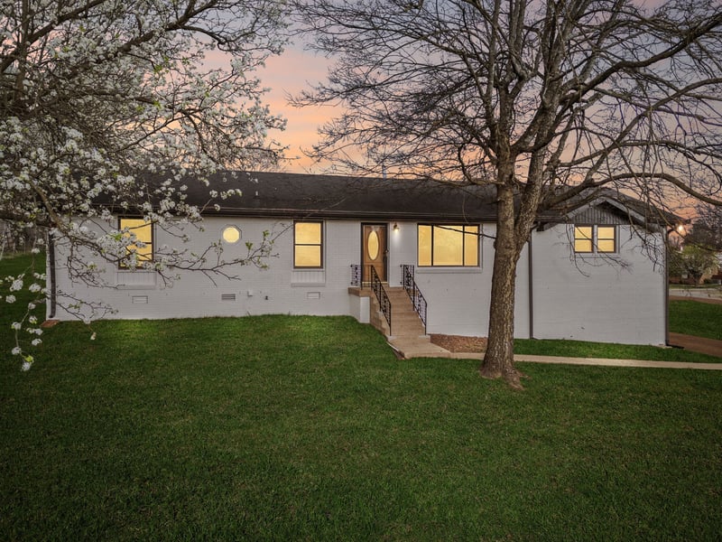 171 New Shackle Island Rd, Hendersonville, TN 37075