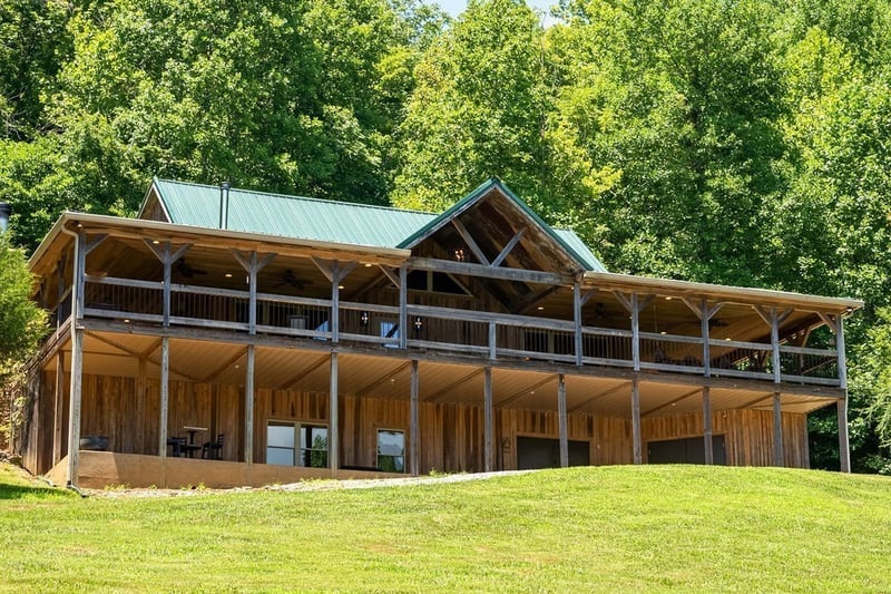 59 Russell Ln, Pleasant Shade, TN 37145