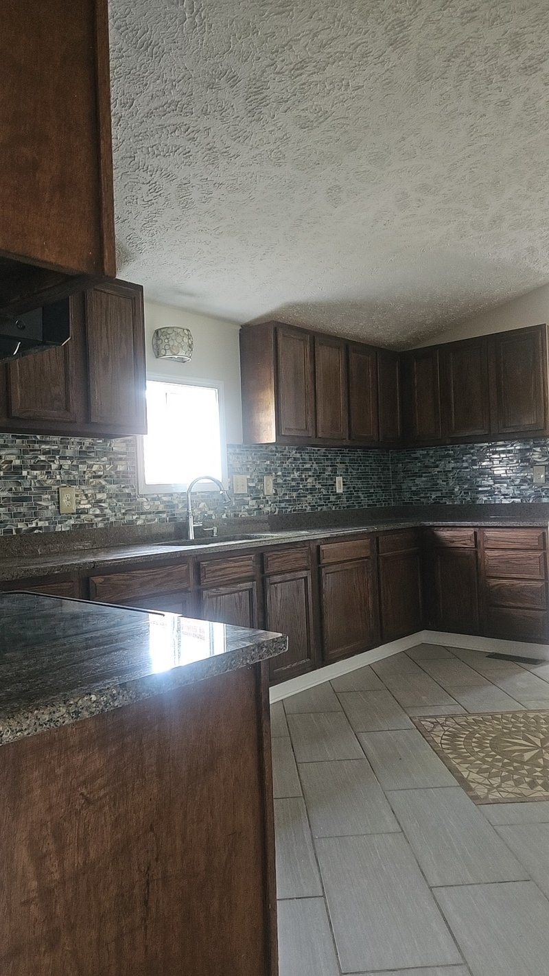 1011 Liberty Cir, White Bluff, TN 37187