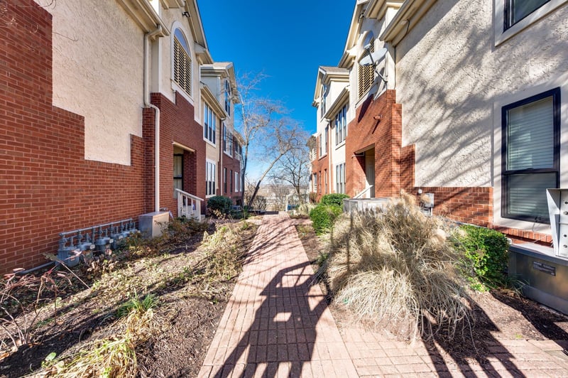 937 Russell St #10, Nashville, TN 37206