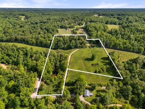 Clifton Cemetery Rd, Dickson, TN 37055