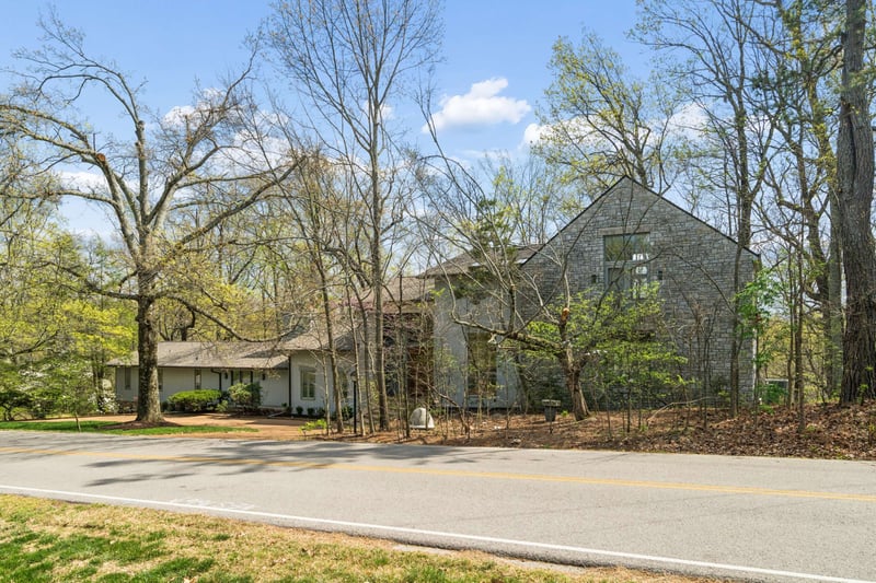 5870 Fredricksburg Dr, Nashville, TN 37215