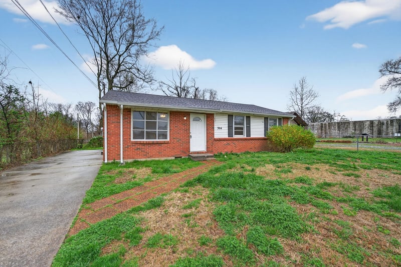 304 Walker St, Clarksville, TN 37042