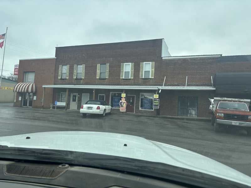 1003 Park St, Westmoreland, TN 37186