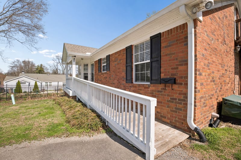 2418C Abbott Martin Rd, Nashville, TN 37215