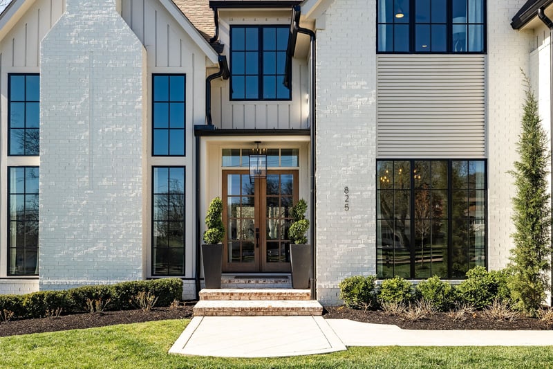 825 Forest Hills Dr, Nashville, TN 37220