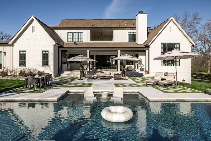 825 Forest Hills Dr, Nashville, TN 37220