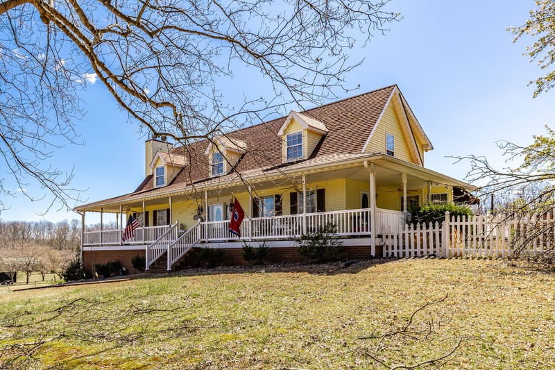 6761 Hall Rd, Greenbrier, TN 37073