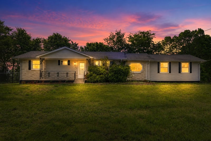 1003 Twin Creek Rd, Charlotte, TN 37036