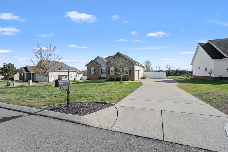 1237 Crescent Ridge Dr, Murfreesboro, TN 37128