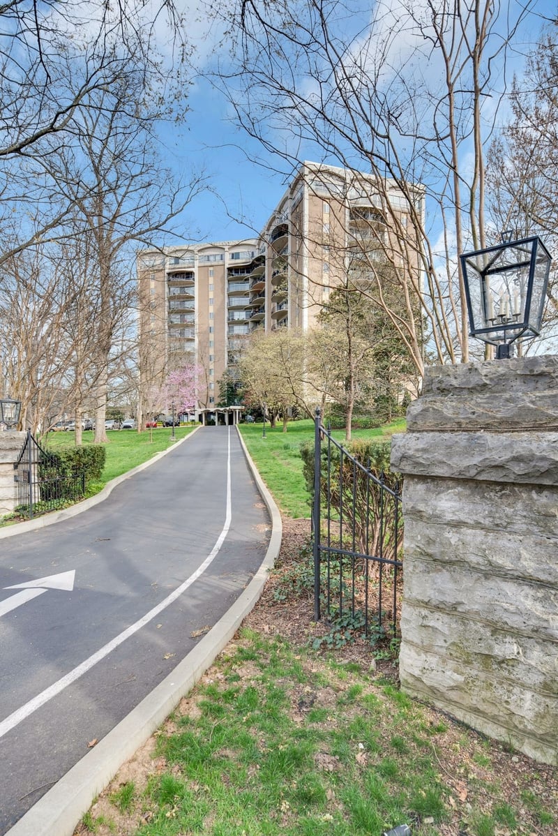 4215 Harding Pike #303, Nashville, TN 37205
