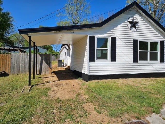 505 E 17th St, Columbia, TN 38401