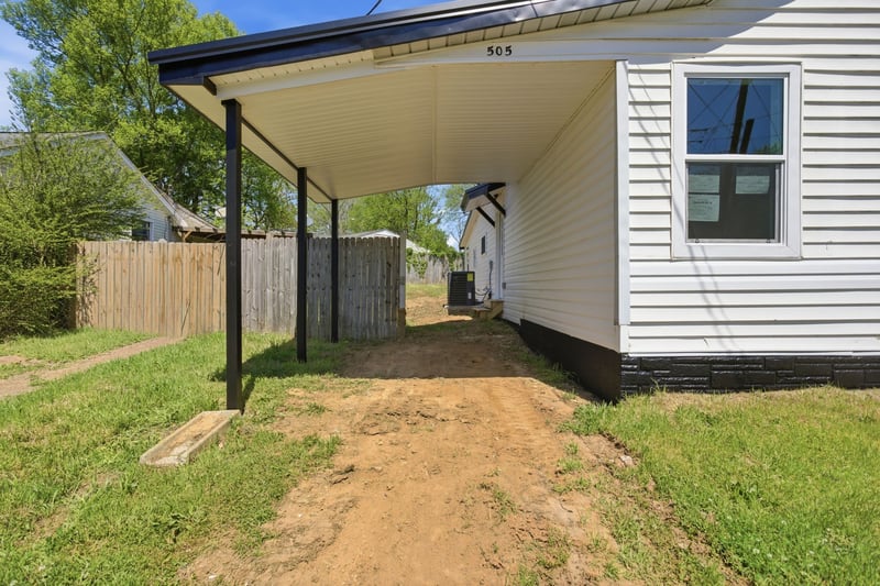 505 E 17th St, Columbia, TN 38401