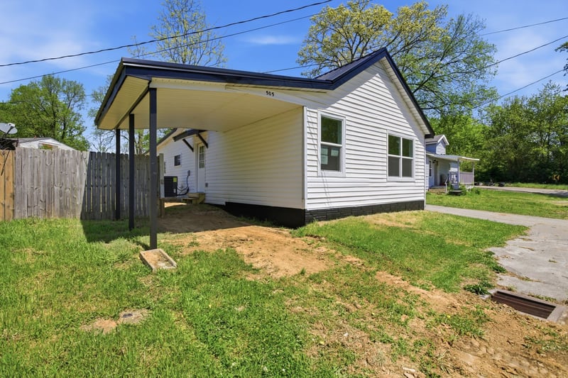 505 E 17th St, Columbia, TN 38401