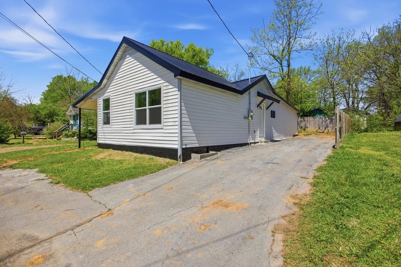 505 E 17th St, Columbia, TN 38401
