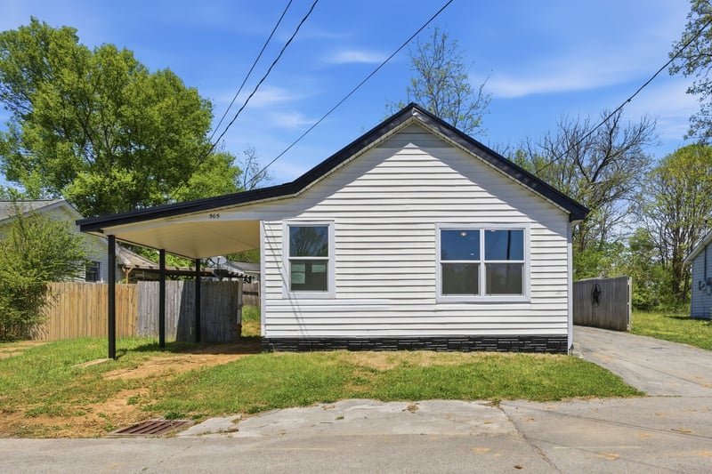 505 E 17th St, Columbia, TN 38401