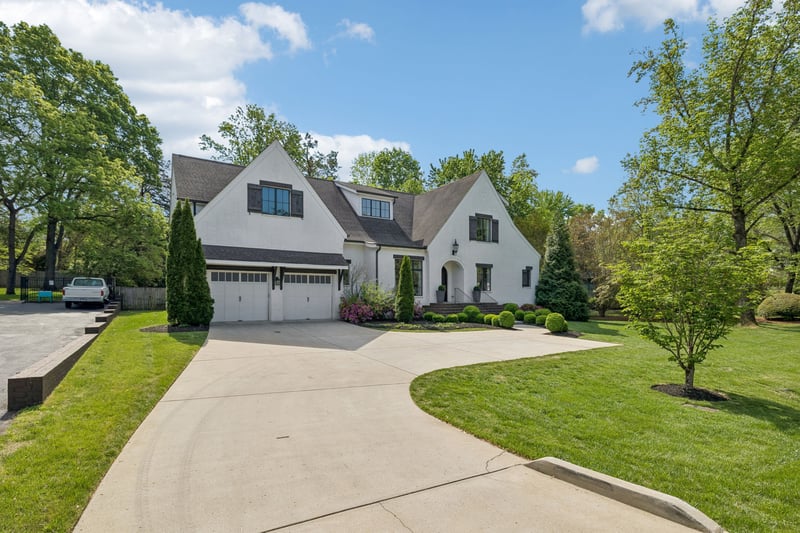 4040 Russellwood Dr, Nashville, TN 37204