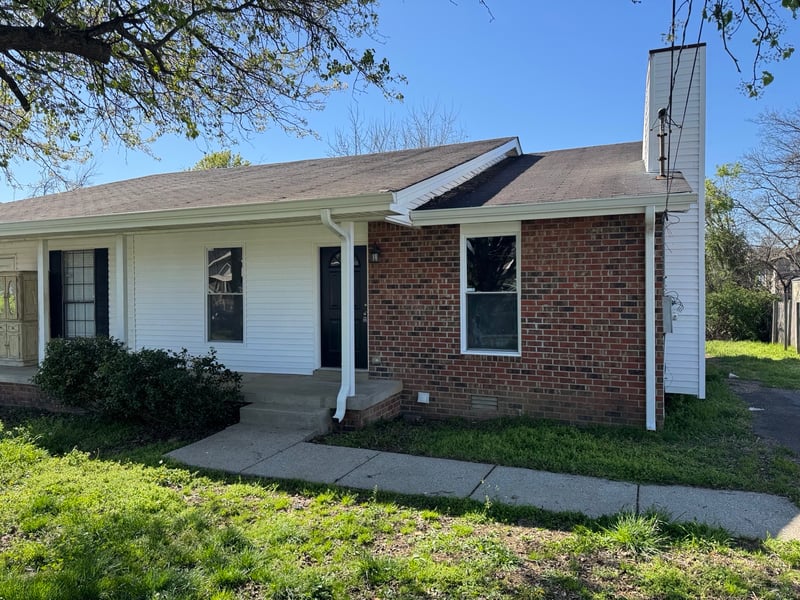 3216 Woodstock Dr, Nashville, TN 37207