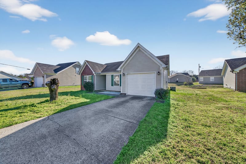 7232 Ole Nottingham Dr, Antioch, TN 37013