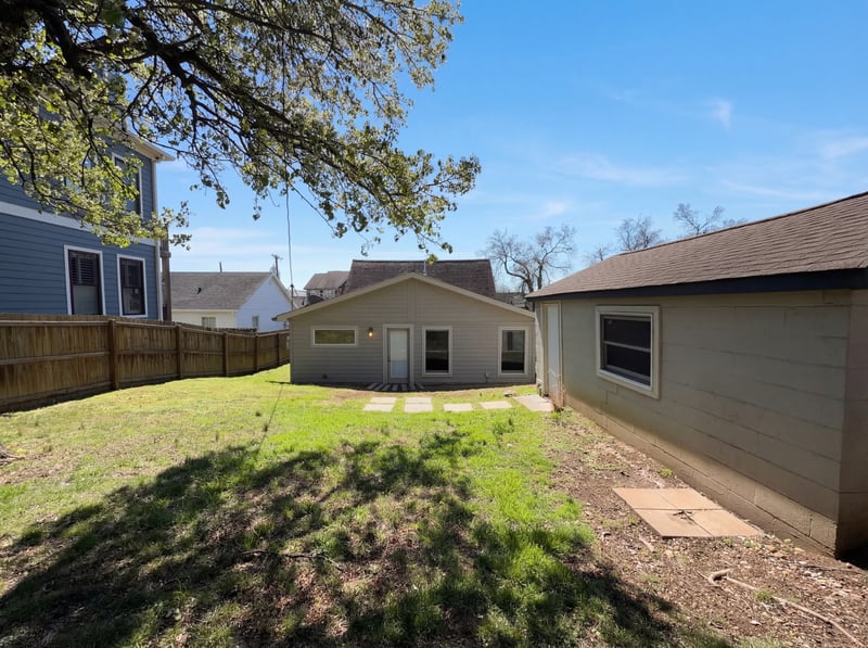 1067 Zophi St, Nashville, TN 37216