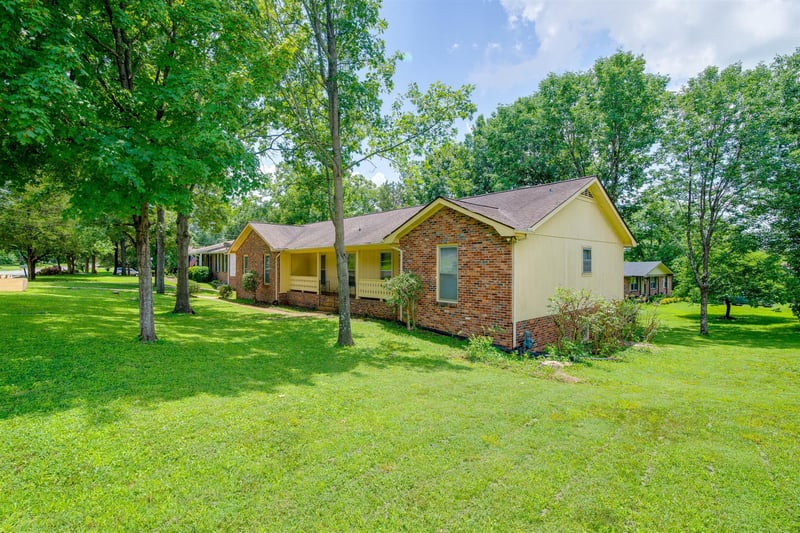 545 Castlegate Dr, Nashville, TN 37217