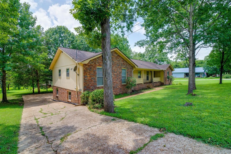 545 Castlegate Dr, Nashville, TN 37217