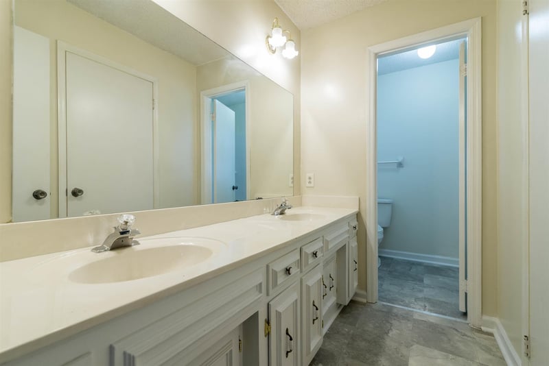 545 Castlegate Dr, Nashville, TN 37217