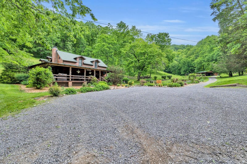 28 Bussell Ln, Gordonsville, TN 38563