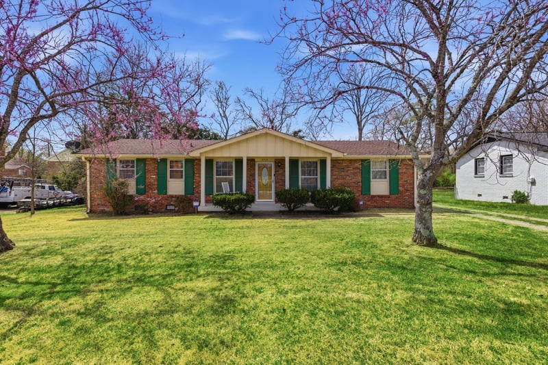 2713 Edge O Lake Dr, Nashville, TN 37217