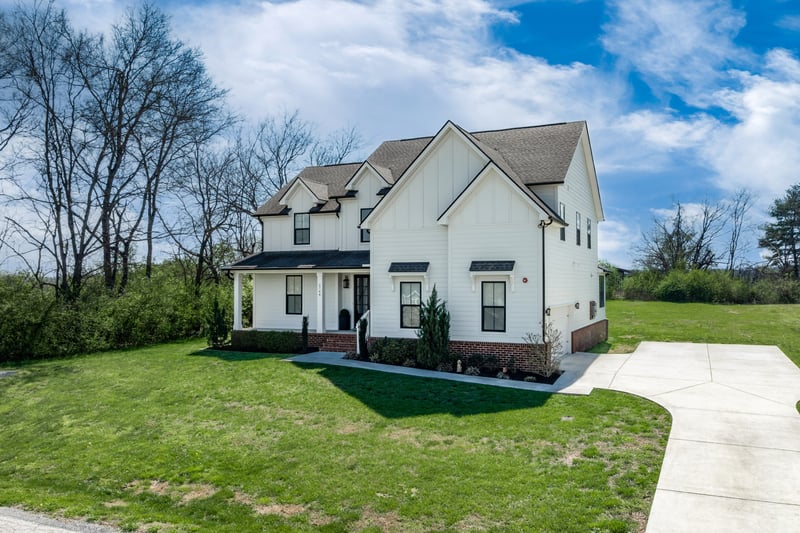 2744 Morrow Ln, Columbia, TN 38401
