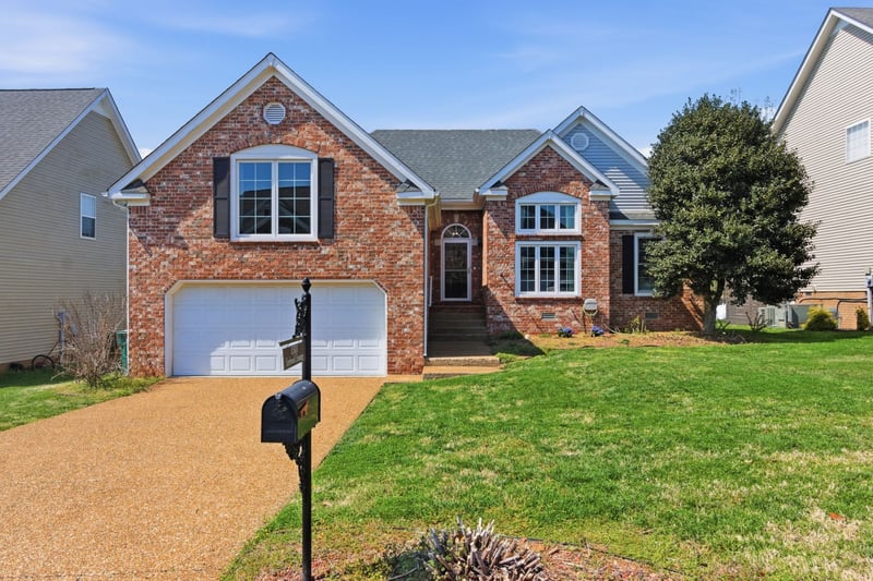 1311 Saybrook Xing, Thompsons Station, TN 37179