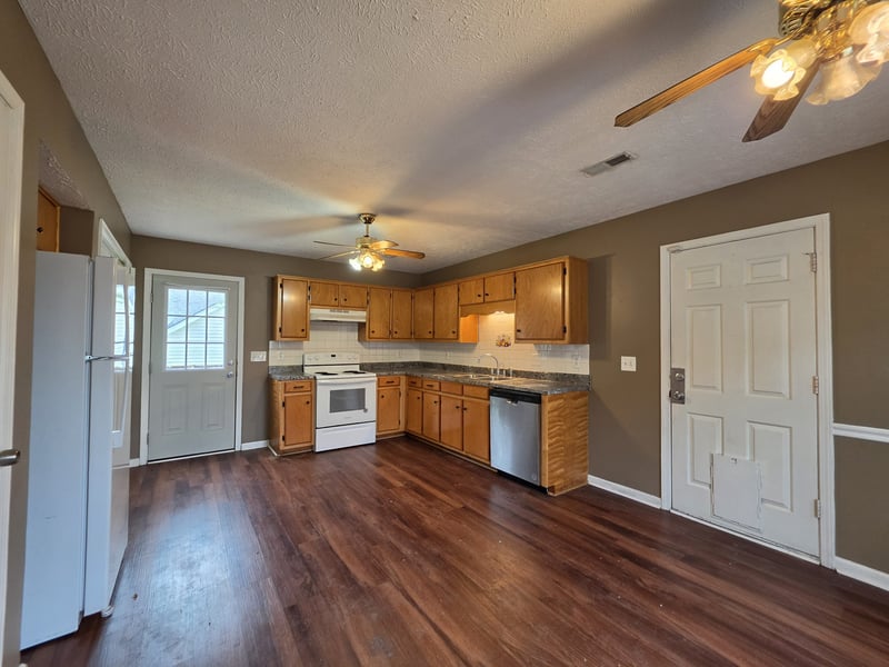 2000 Penmar Dr, La Vergne, TN 37086