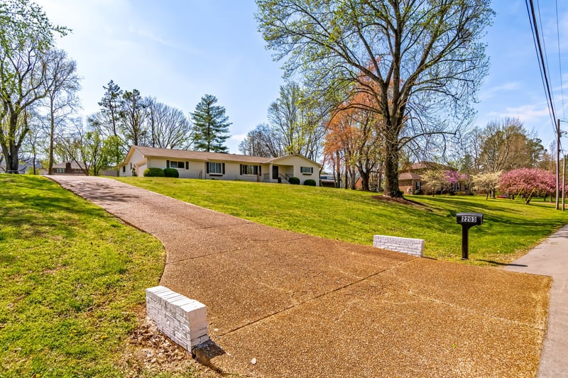 2203 Oakwood Ct, Franklin, TN 37064