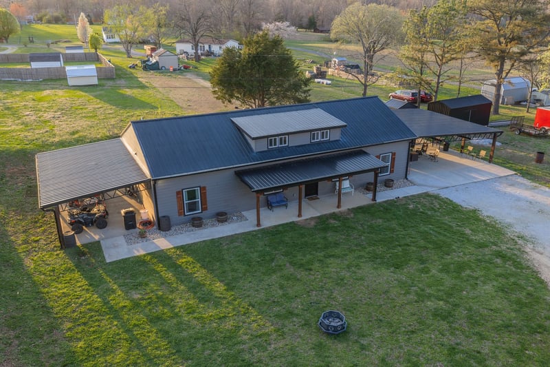 1413 Johnson St, Burns, TN 37029