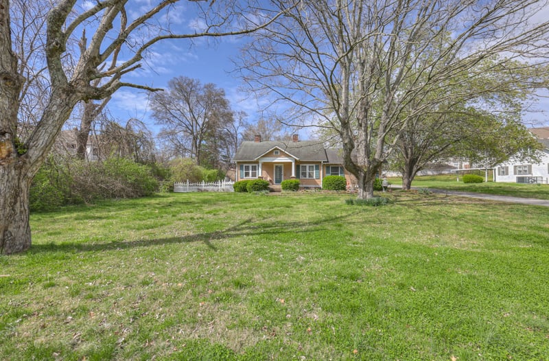 7114 Old Harding Pike, Nashville, TN 37221