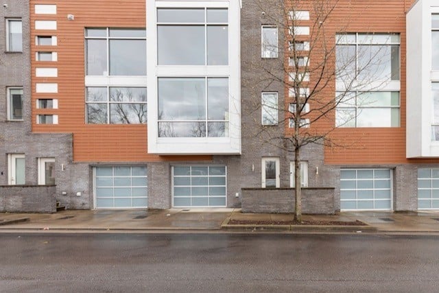 704 Strickland Dr, Nashville, TN 37206