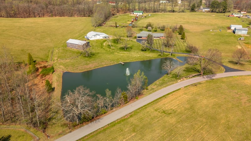395 Whitson Rd, Bethpage, TN 37022