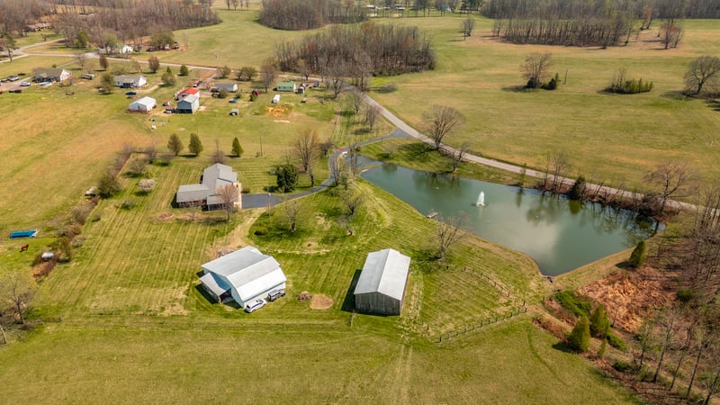 395 Whitson Rd, Bethpage, TN 37022