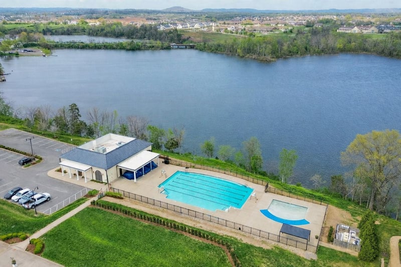 1024 Club View Dr #E 102, Gallatin, TN 37066