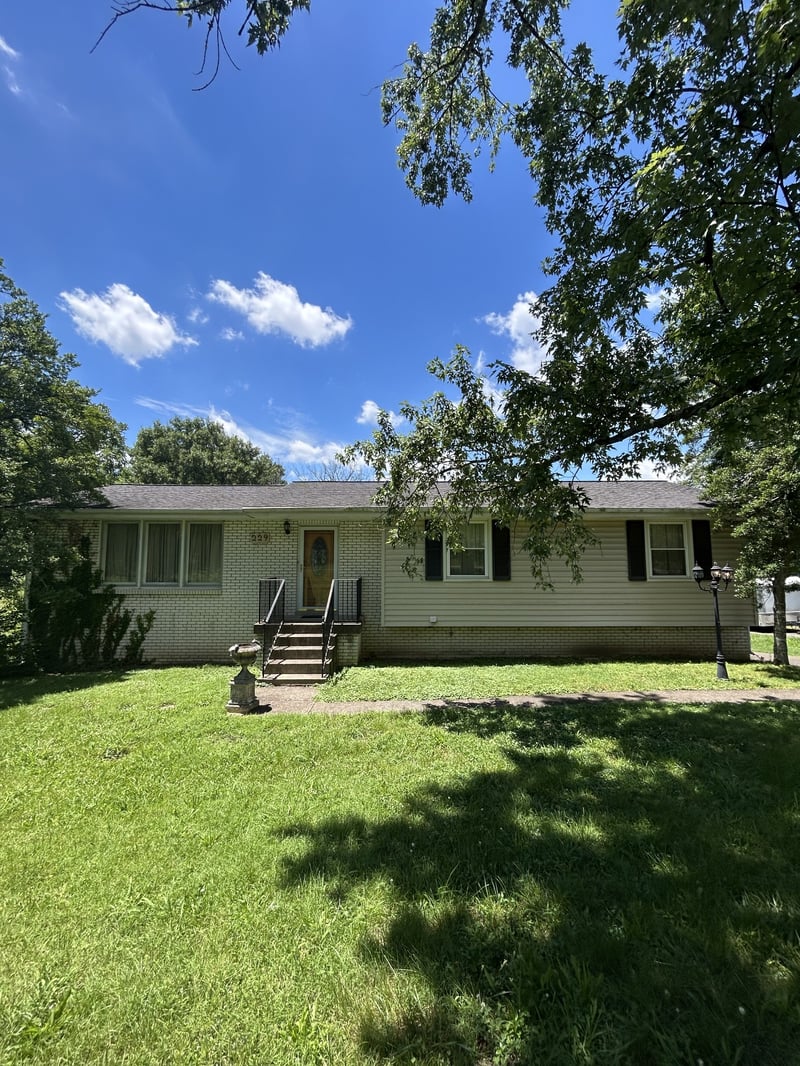 229 S Valley Rd, Hendersonville, TN 37075