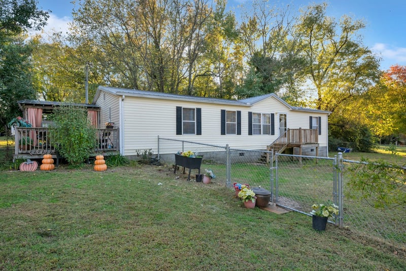 944 Deason Rd, Dickson, TN 37055