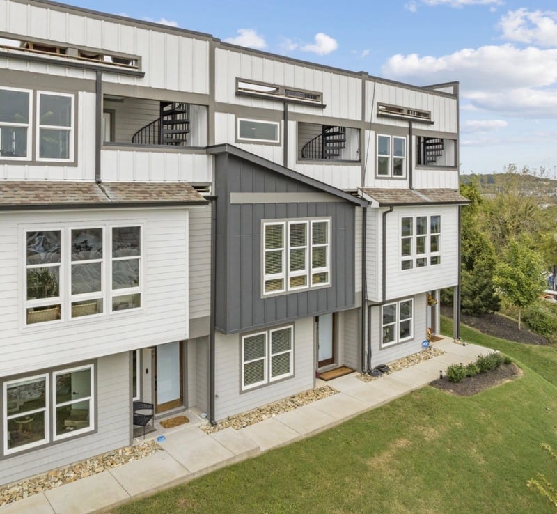 99 Fern Ave, Nashville, TN 37207